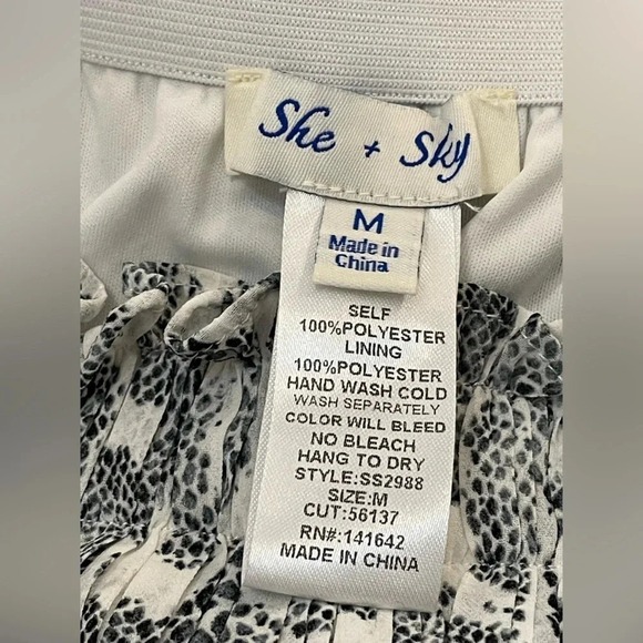 She+Sky Snake Print Smocked Skort Medium - Picture 7 of 7